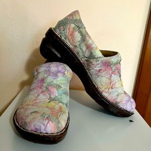 Women’s Floral Born BOC slip on leather shoe clog size 8 (39) like new